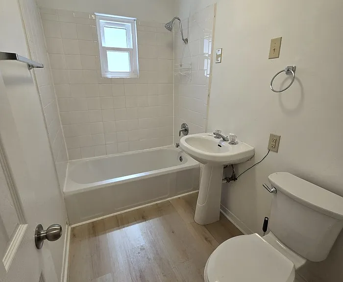 214 Wellesley Dr SE — Photo 12