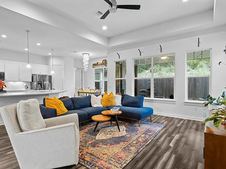 706 Stow Dr — Photo 8