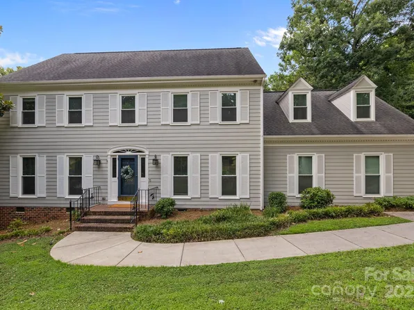 2702 Oxborough Dr, Matthews, NC 28105