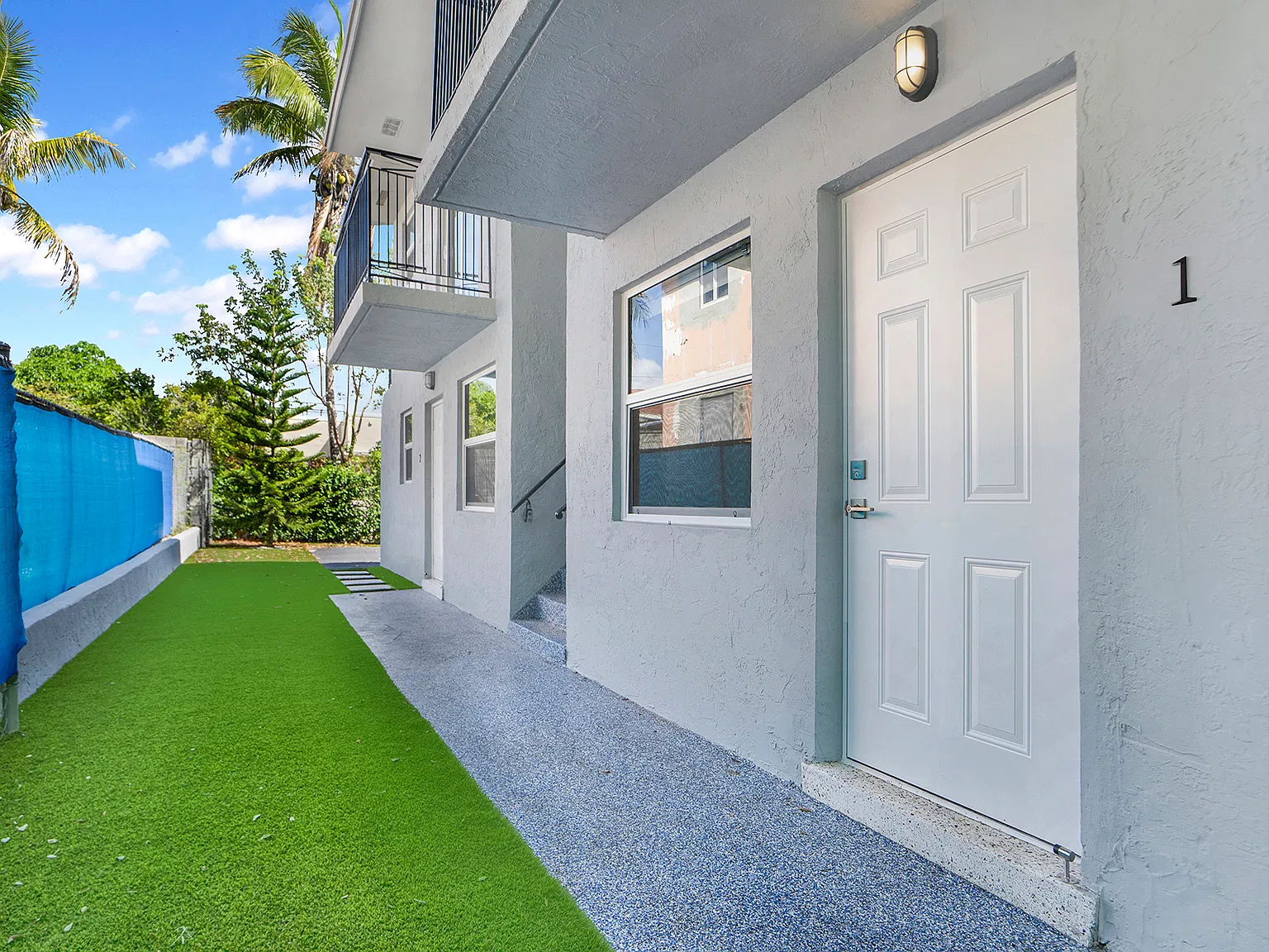2 bed, 720 sqft, $2,050 — Photo 2