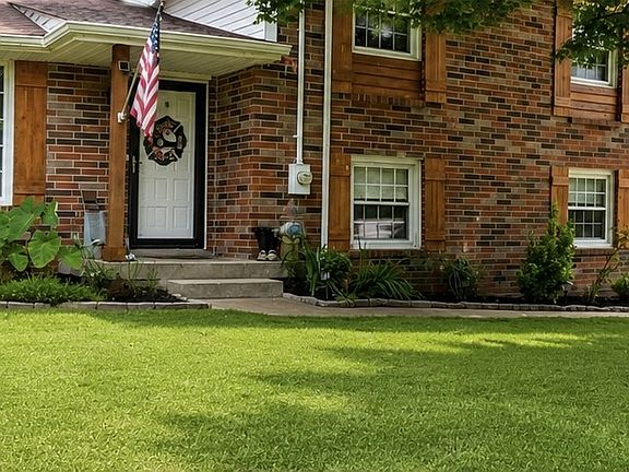 2nd image of 121 Grandview Cir