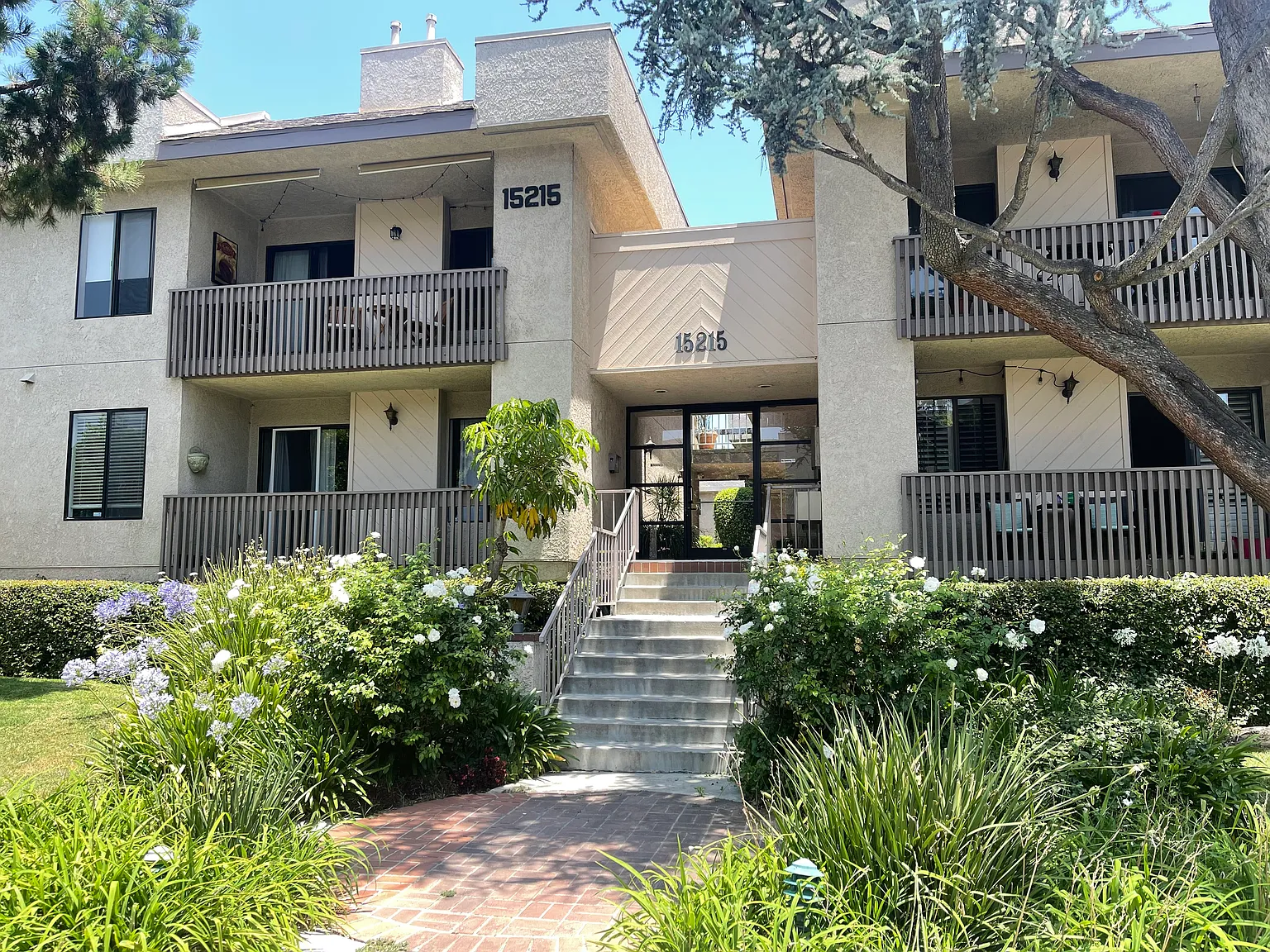 2 bed, 1.5 bath, 979 sqft, $2,895 — Photo 1