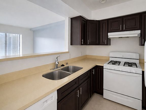 4th image of 2412 W Temple St #104