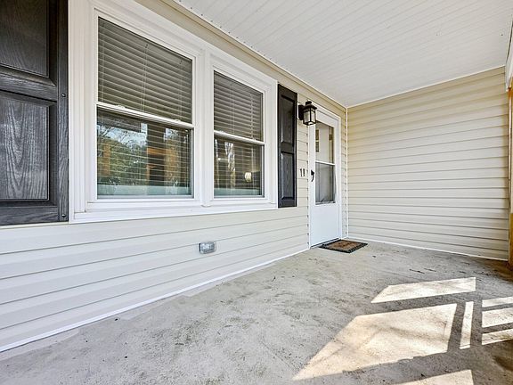 3rd image of 712 Fairground Rd