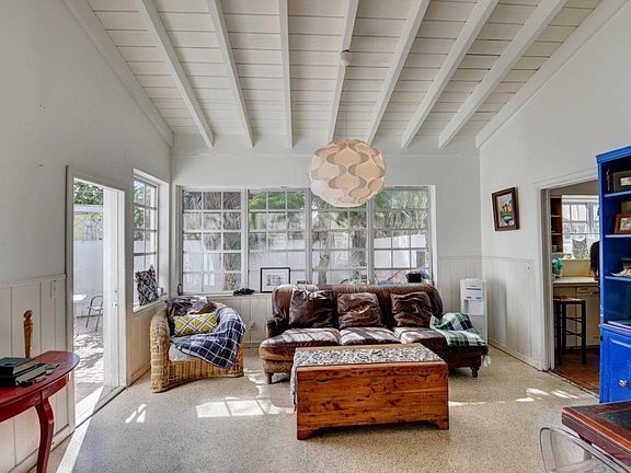 4th image of 118 S Swinton Circle