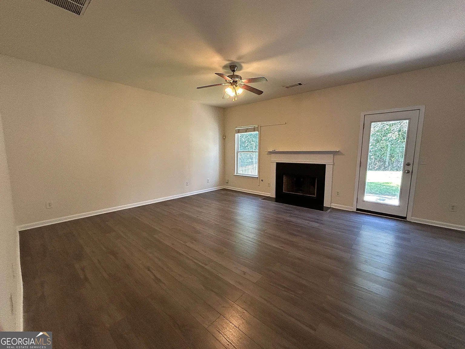 4 bed, 2.5 bath, 2896 sqft, $2,600 — Photo 4