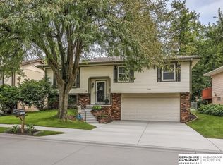11755 Rambleridge Rd, Omaha, NE 68164