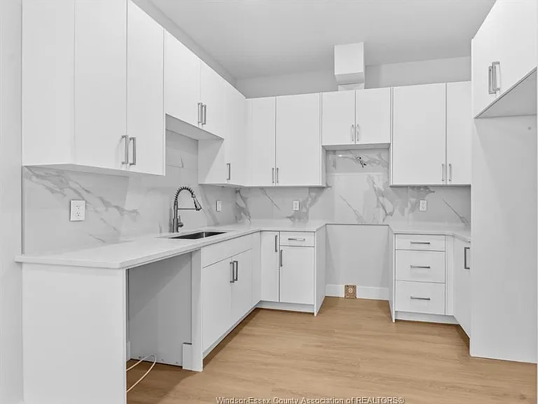 2142 Daytona Ave — Photo 11