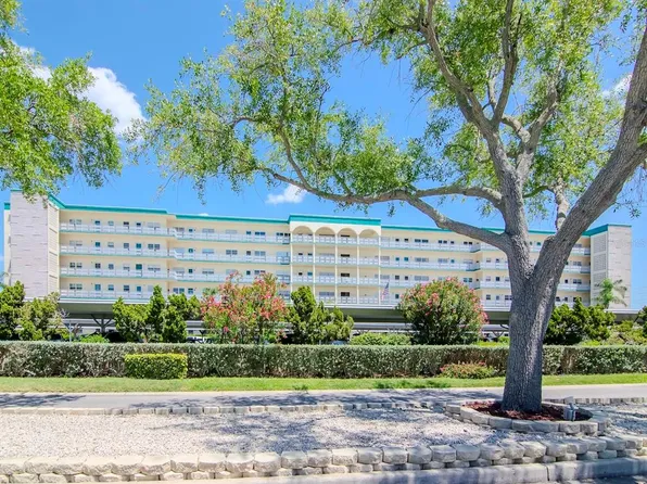 2960 59th St S APT 505, Gulfport, FL 33707