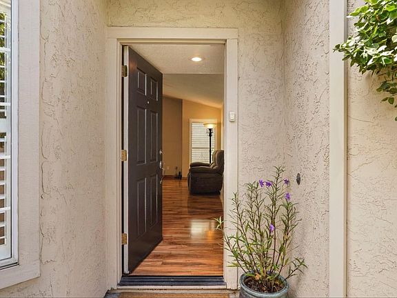 4th image of 1109 Copper Lantern Ct