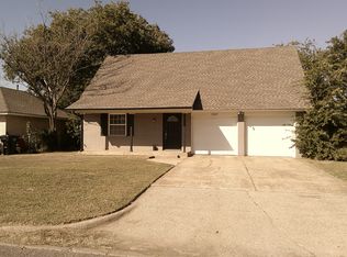 1217 S Howard Ave, Moore, OK 73160