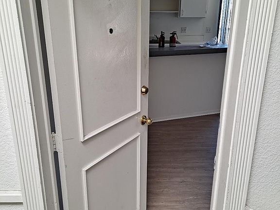 4th image of 137 Entrada Dr APT 1