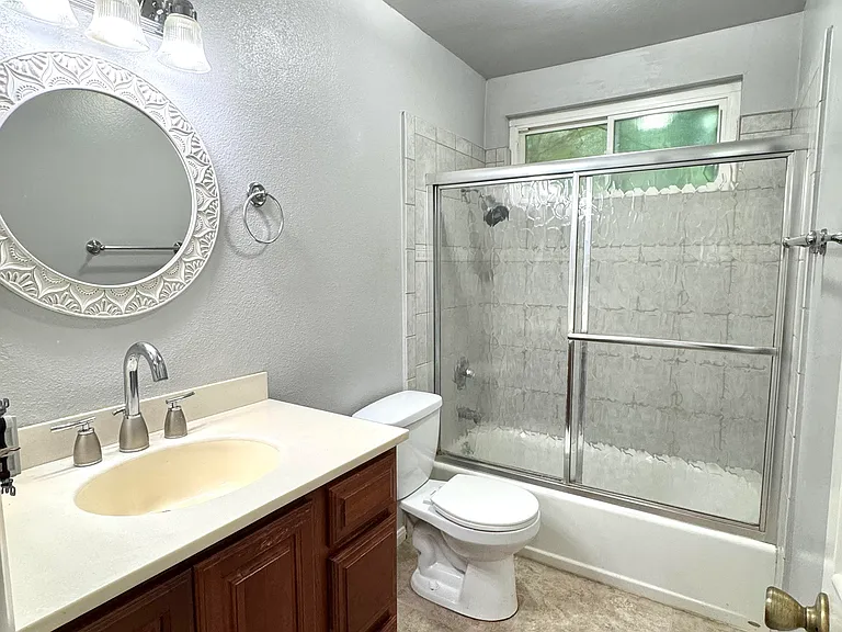 660 S Glassell St #15 — Photo 16