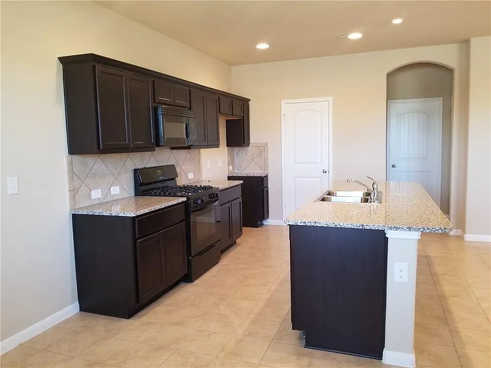 2880 Donnell Dr #103