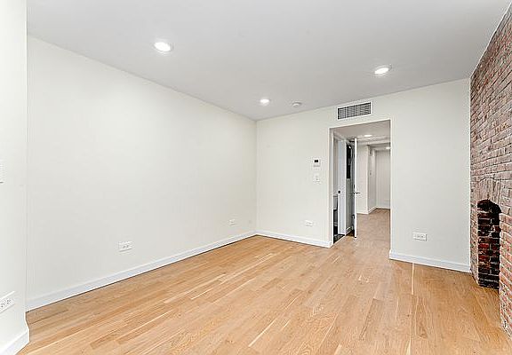 4th image of 950 Saint Nicholas Ave #1D