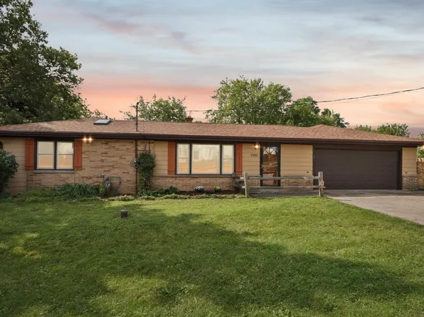 2285 North 166th STREET, Brookfield, WI 53005