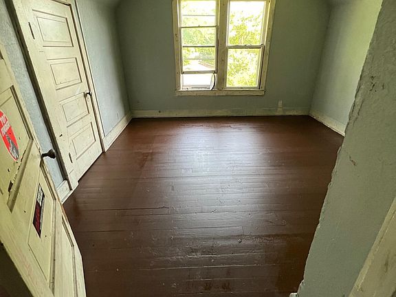 5th image of 414 E Illinois St