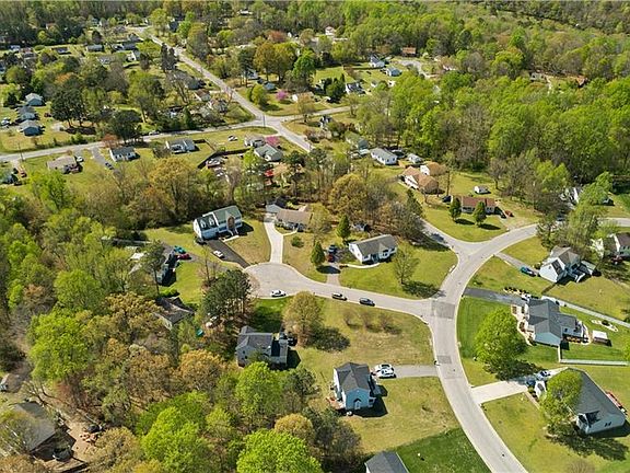 3rd image of 3808 Plantation Ct