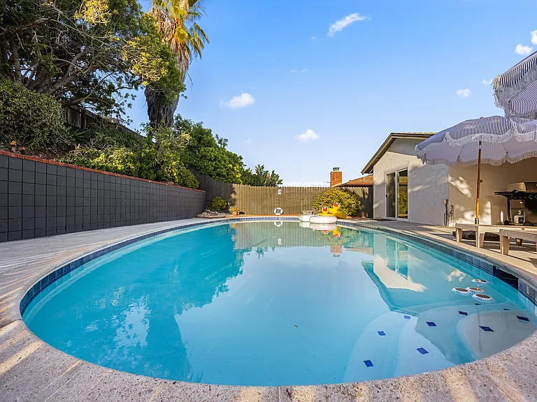8202 Beaver Lake Dr — Photo 63