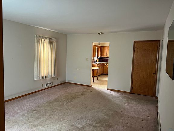 4th image of 1909 S Olive St