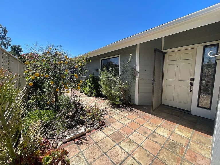 902 Wentworth Cir — Photo 1