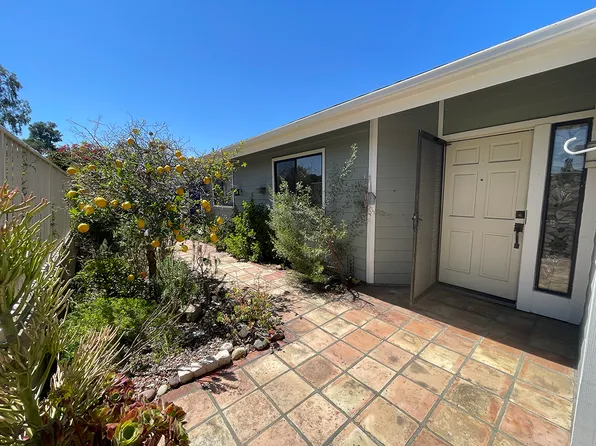 902 Wentworth Cir, Vista, CA 92081