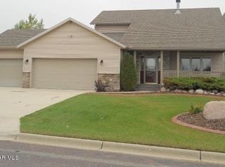 1414 Wildflower Ln NE, Owatonna, MN 55060