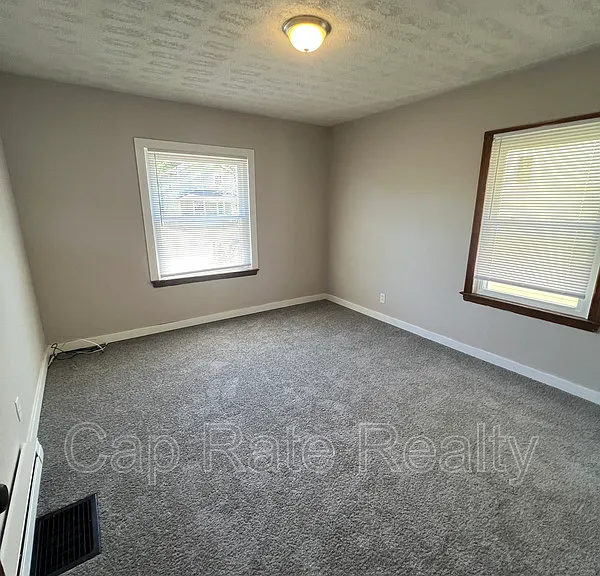 924 E 18th Ave — Photo 19