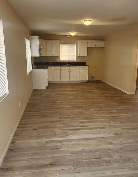 1043 W 107th St #1 — Photo 2