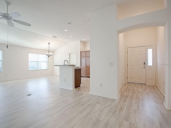 3rd image of 3161 Blythill Ln