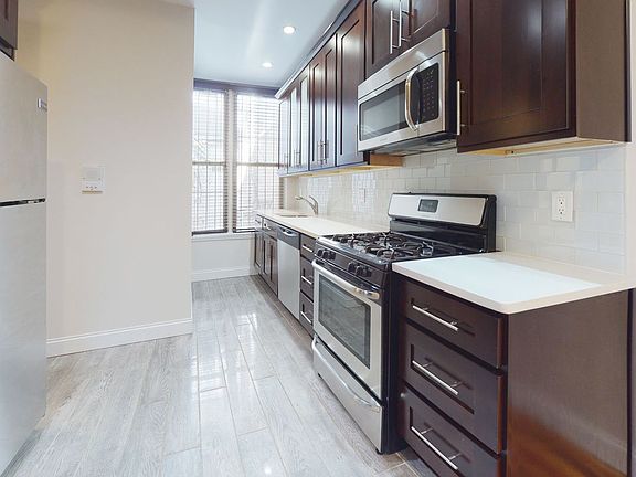 2nd image of 326 Sackett St #Ch