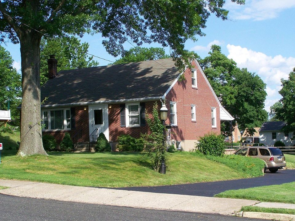 2nd image of 430 Green St