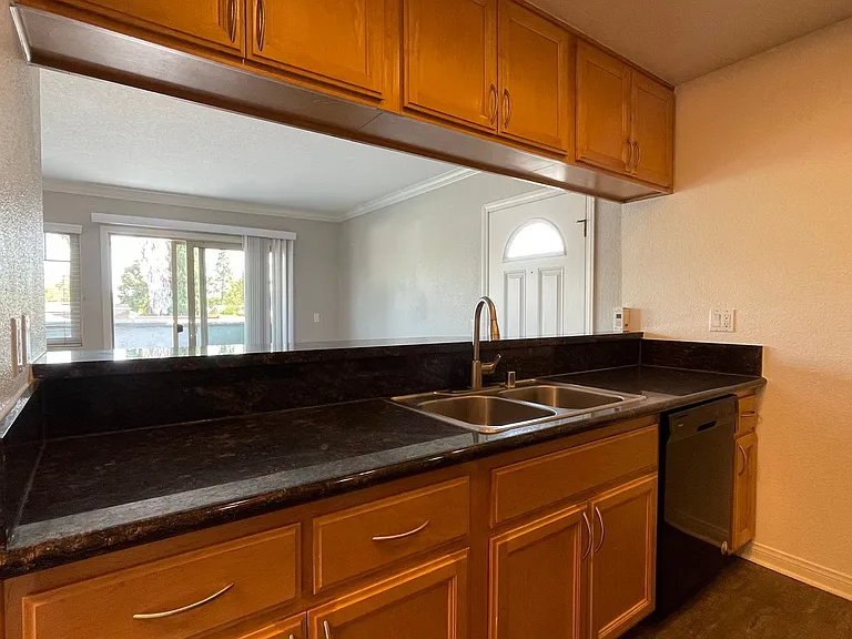 Park Plaza Apartments — Photo 39