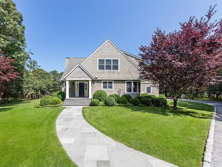 10 Knoll Ln — Photo 1