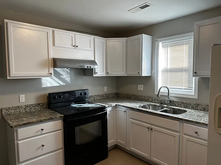 1701 Springdale Rd #C — Photo 4