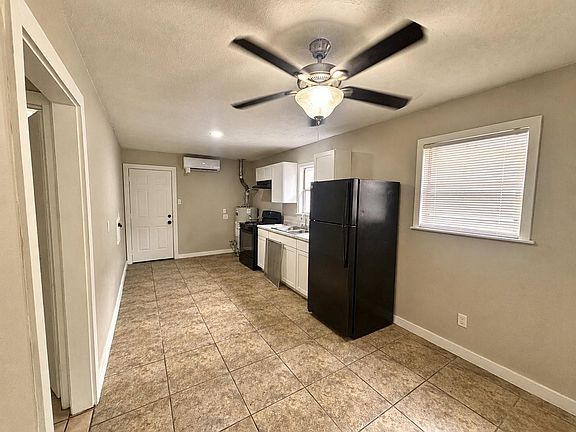 4th image of 2401 Hadley Ave