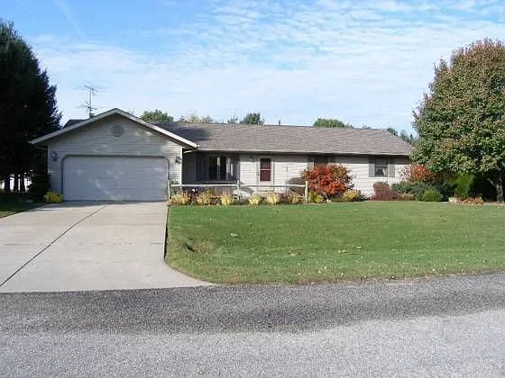 1674 N Rustic Dr photo 1