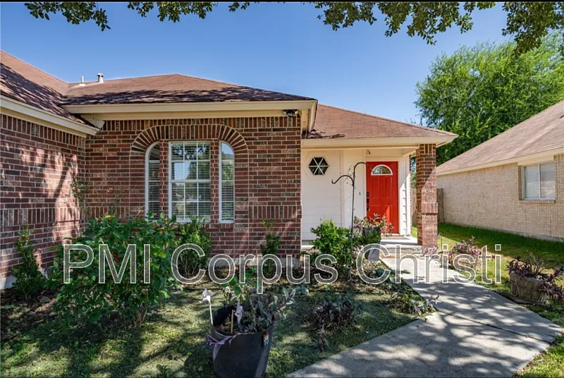 3 bed, 2.0 bath, 1660 sqft, $2,200 — Photo 2