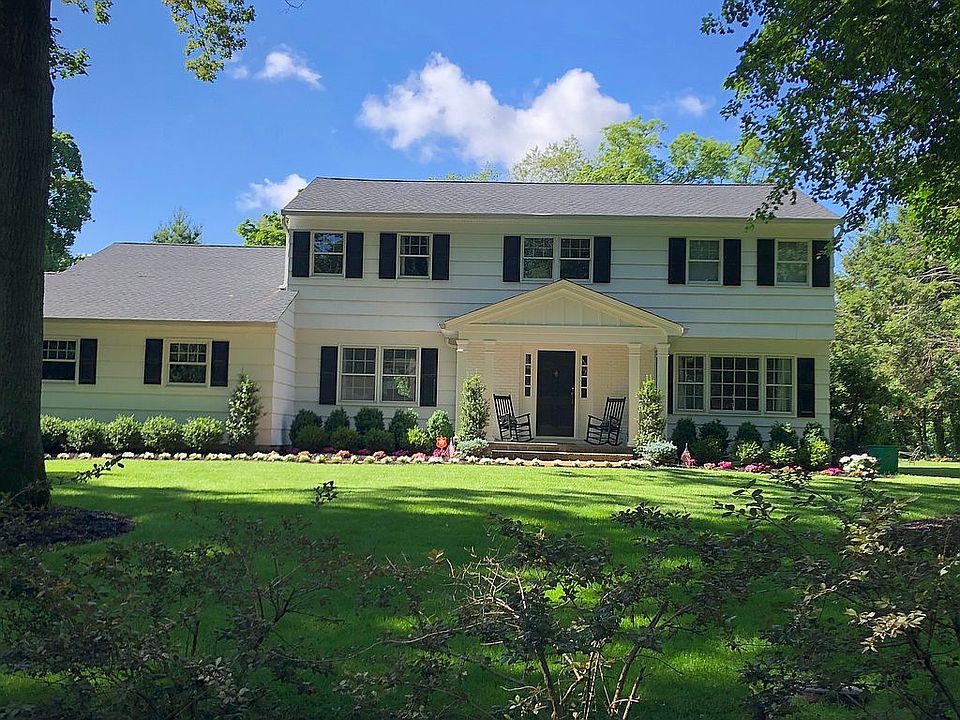 2nd image of 36 W Maple Rd
