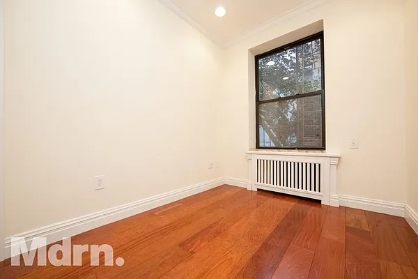 Rented by Mdrn Residential | media 8