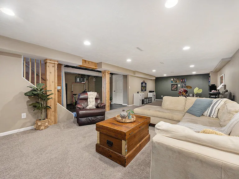 2427 Sinclair Ave NE — Photo 10