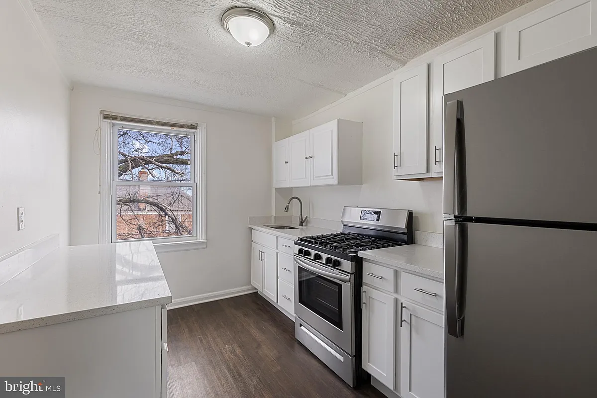 Building Photo - 3902 Erdman Ave #2