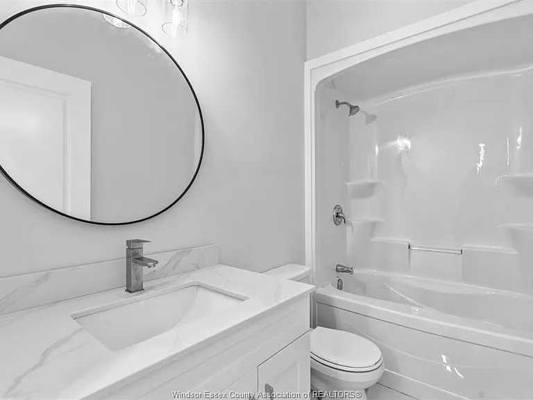 2142 Daytona Ave — Photo 10
