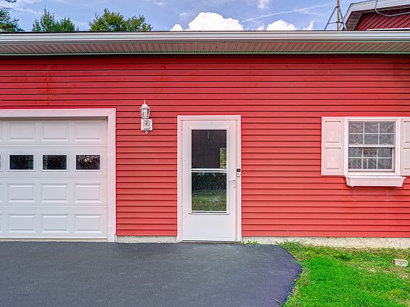 3rd image of 809 Peckville Rd