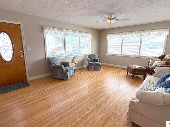 4th image of 6 Willowbrook Dr