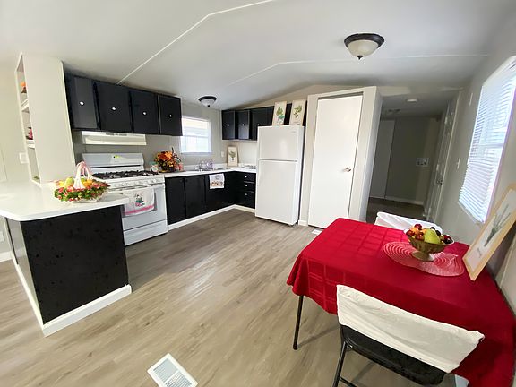 4th image of 777 E Yerby St Lot 76