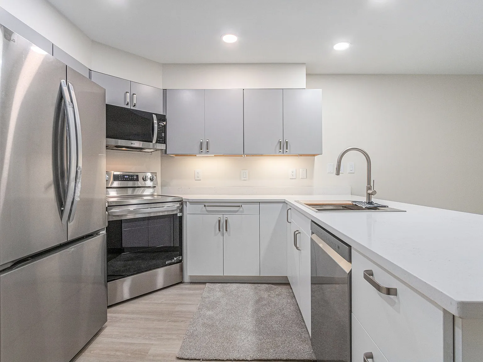 2 bed, $1,800 — Photo 2