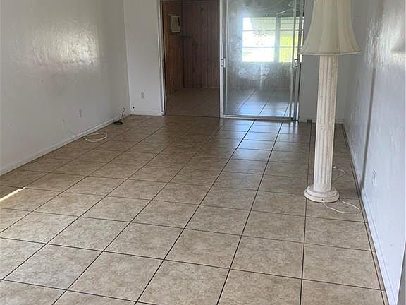 2nd image of 2201 Gladiola Dr #203