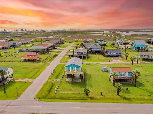 722 Fort Velasco Dr, Surfside Beach, TX 77541