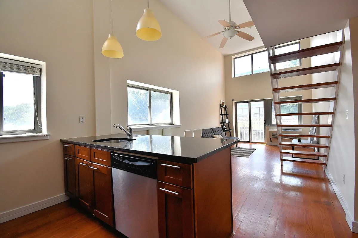5282 Post Road 3A
